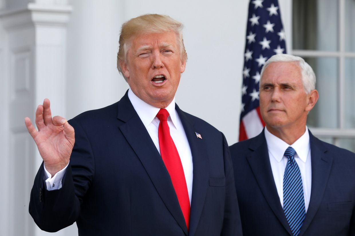 Президент США Дональд Трамп выступает перед журналистами