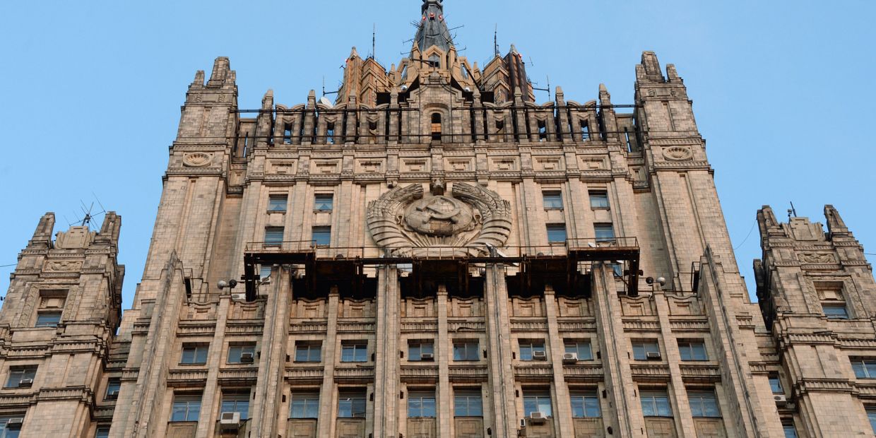 Здание министерства иностранных дел РФ на Смоленской-Сенной площади в Москве Здание министерства иностранных дел РФ на Смоленской-Сенной площади в Москве