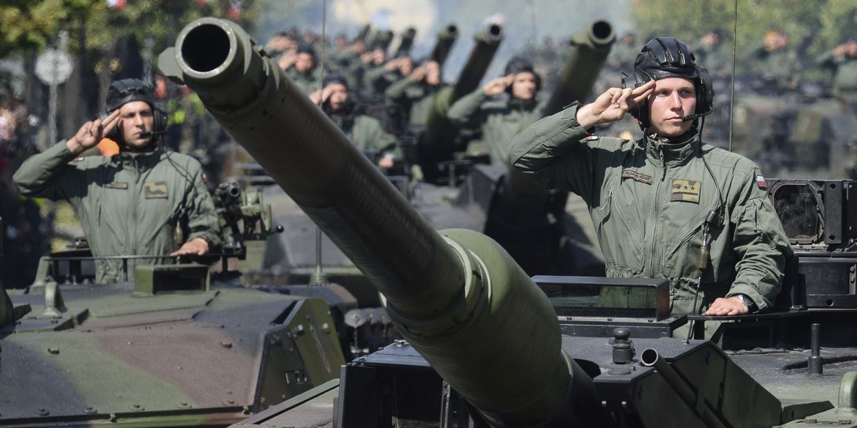 Солдаты польской армии во время ежегодного военного парада в честь Дня польской армии в Варшаве Солдаты польской армии во время ежегодного военного парада в честь Дня польской армии в Варшаве