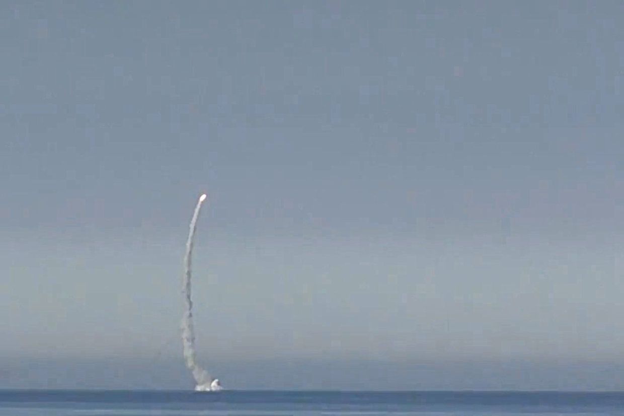 Пуск крылатой ракеты Калибр с атомной подводной лодки Северного флота Северодвинск. 18 августа 2017