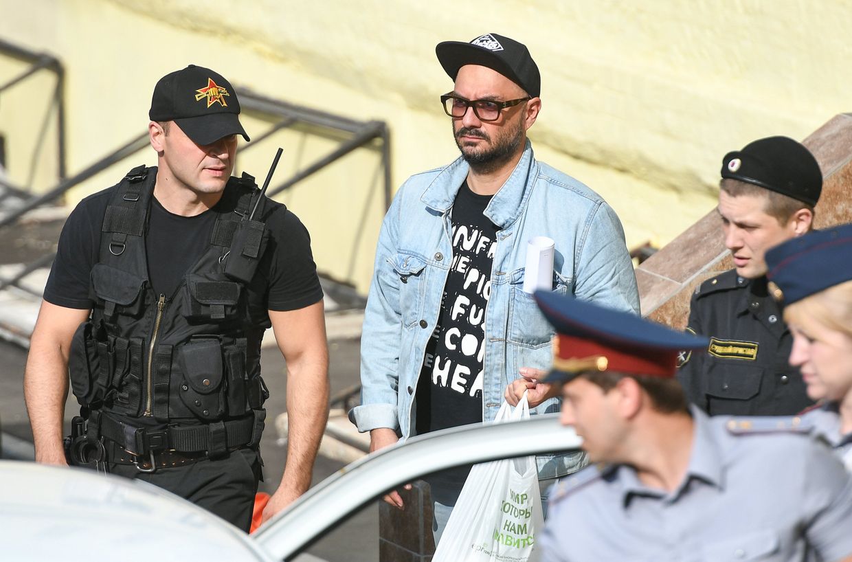 Рассмотрение ходатайства следствия об аресте Кирилла Серебренникова