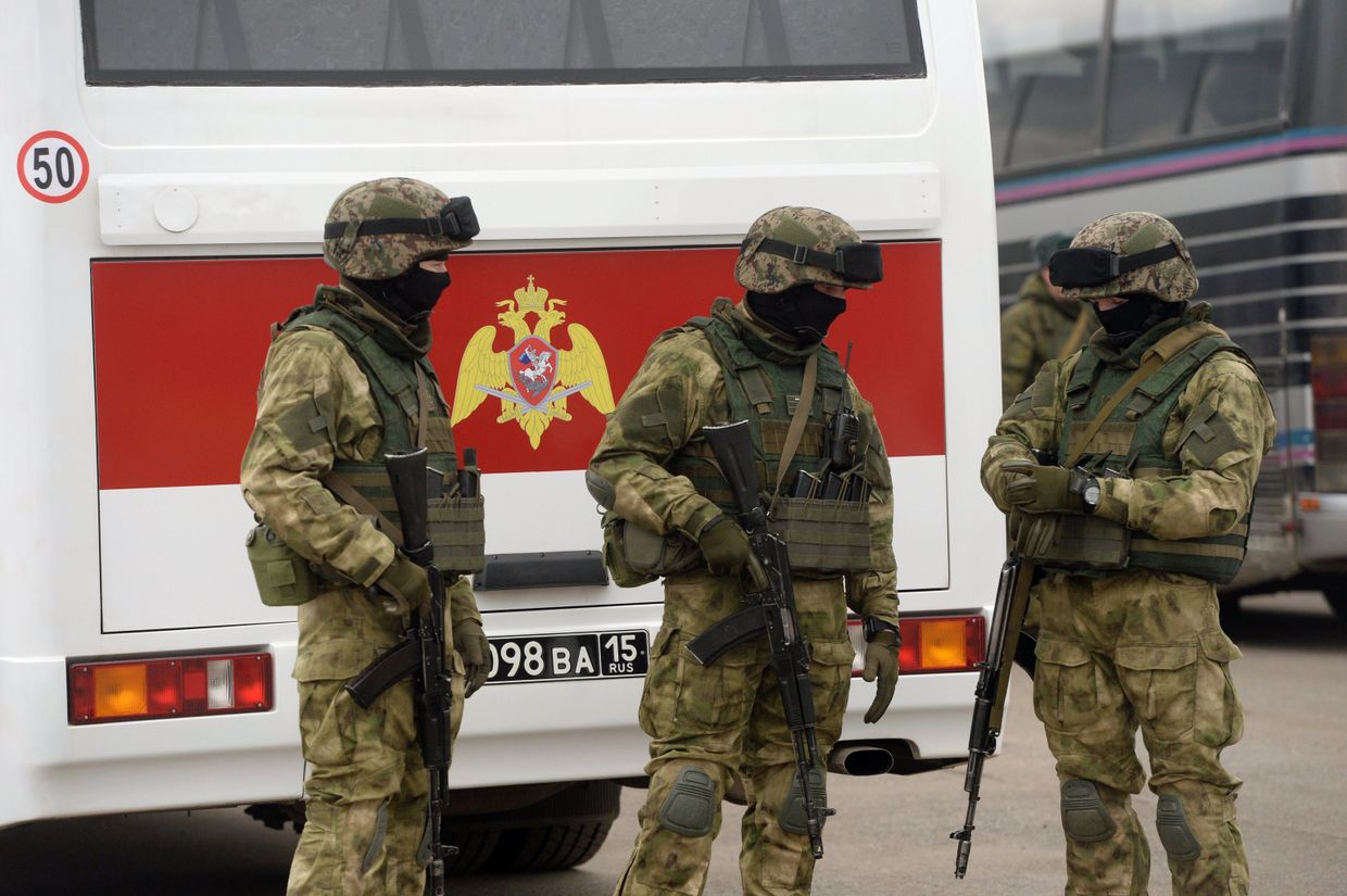 Военнослужащие Росгвардии на совместной тренировке пеших парадных расчетов войск Московского гарнизона