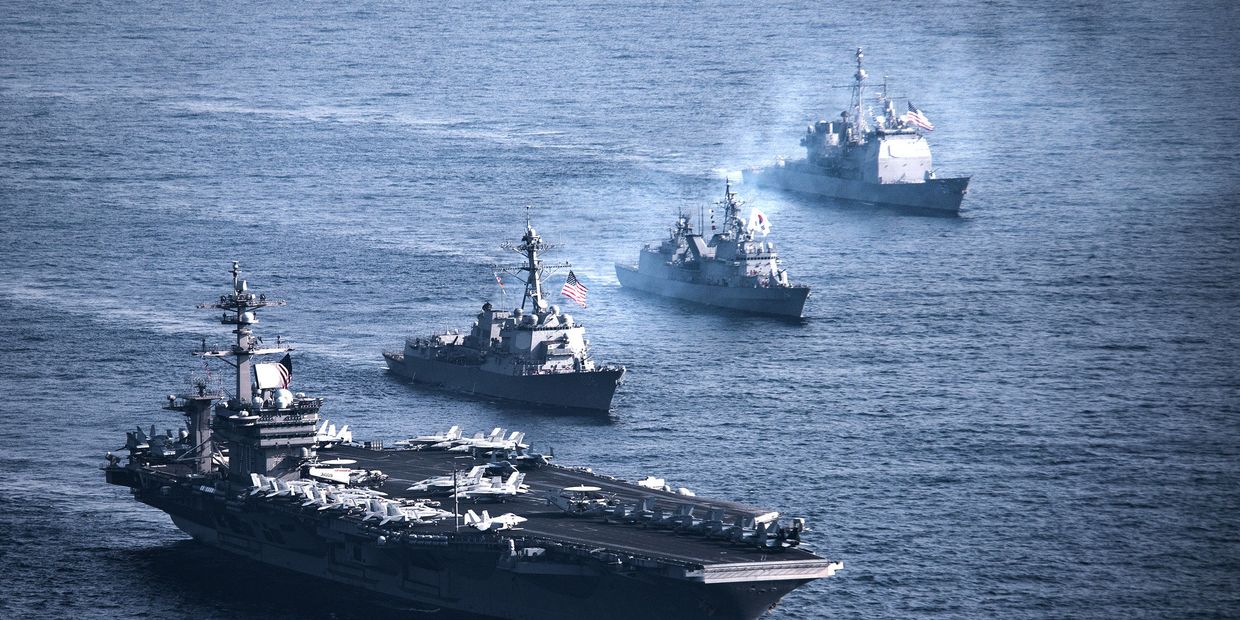 Американские и южнокорейские корабли на военных учениях Американские и южнокорейские корабли на военных учениях