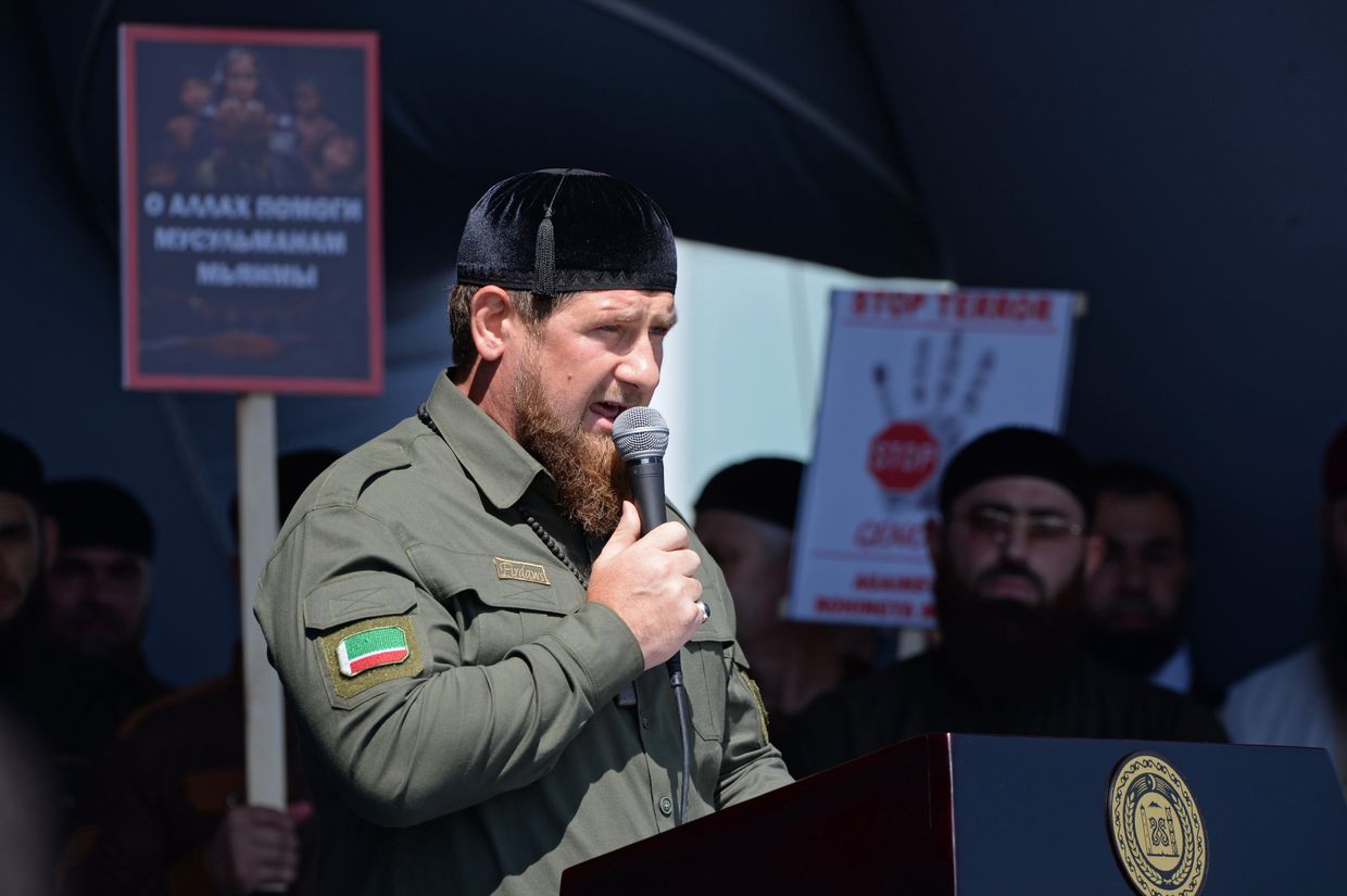 Рамзан Кадыров выступает на митинге в поддержку мусульман народа рохинджа на площади Ахмата Кадырова в Грозном. 4 сентября 2017