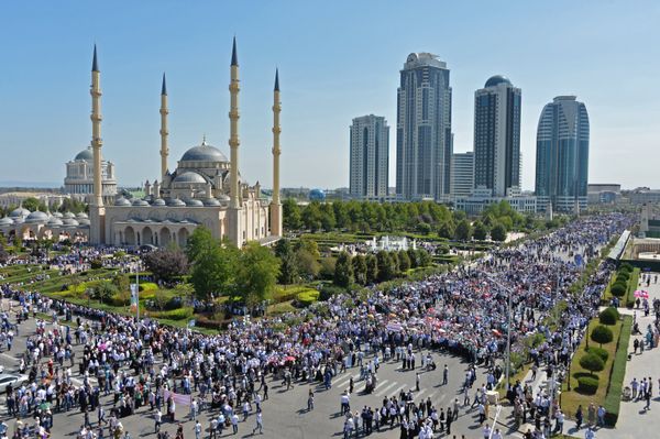 Митинг в Грозном в поддержку мусульман народа рохинджа