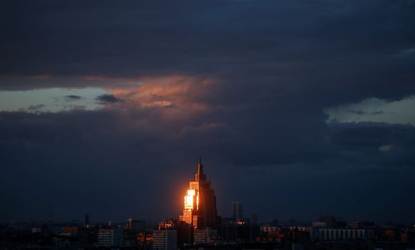 Исследователи московских крыш бросают вызов смерти и гравитации