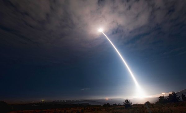 Испытания межконтинентальной баллистической ракеты Minuteman III Испытания межконтинентальной баллистической ракеты Minuteman III