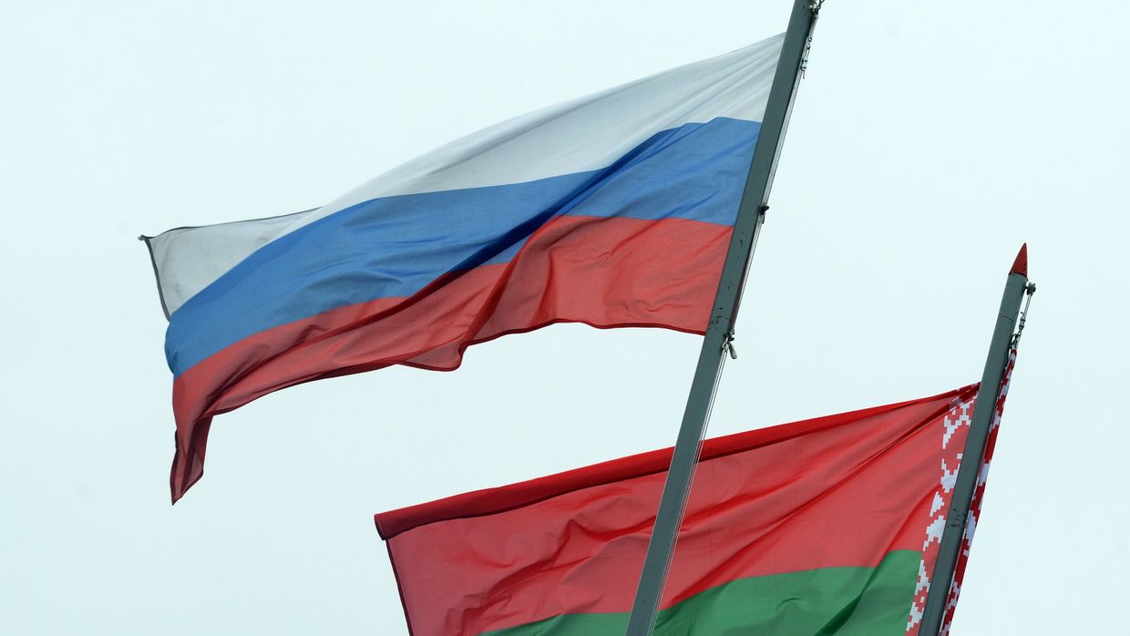 Флаги России и Белоруссии