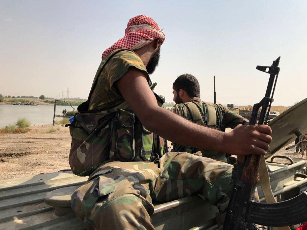 Бойцы сирийской армии во время подготовки к форсированию реки Ефрат в районе города Дейр-эз-Зор. 18 сентября 2017
