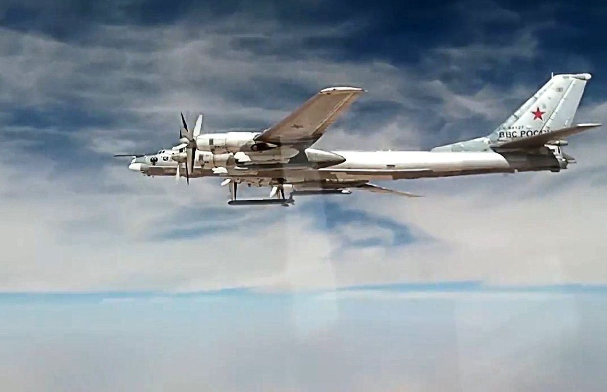 Нанесение авиаударов Ту-95МС крылатыми ракетами ХА-101 по объектам террористов в Сирии