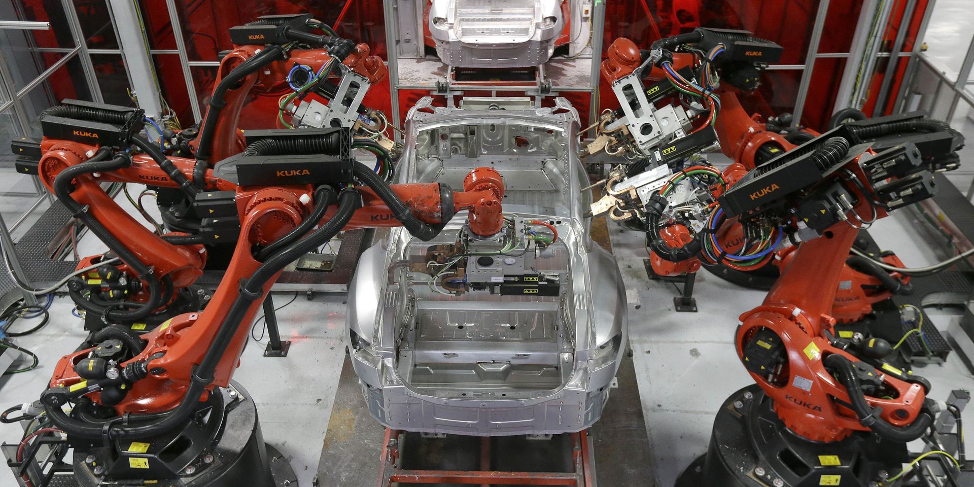 Сборка автомобилей Tesla роботами на заводе в Фремонте, Калифорния - ИноСМИ, 1920, 28.12.2023
