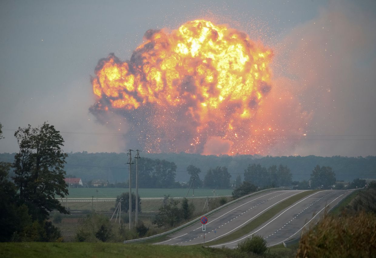 Пожар на складах боеприпасов в городе Калиновка