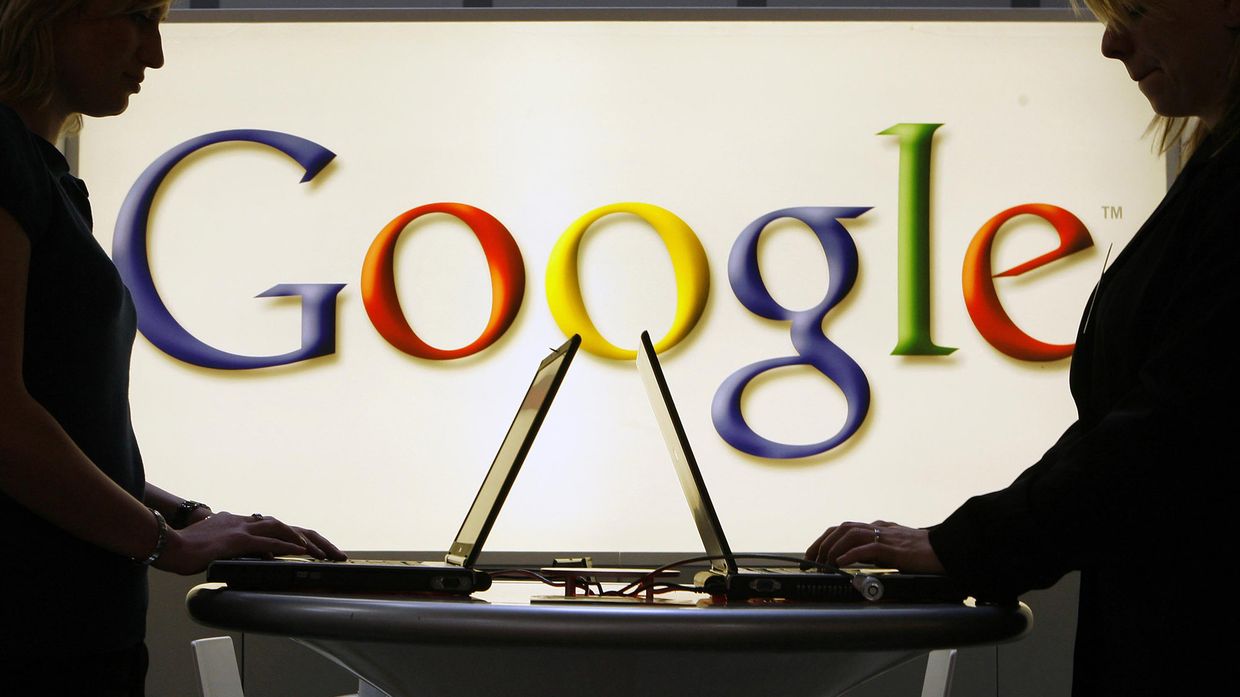 Логотип Google на выставке в Ганновере