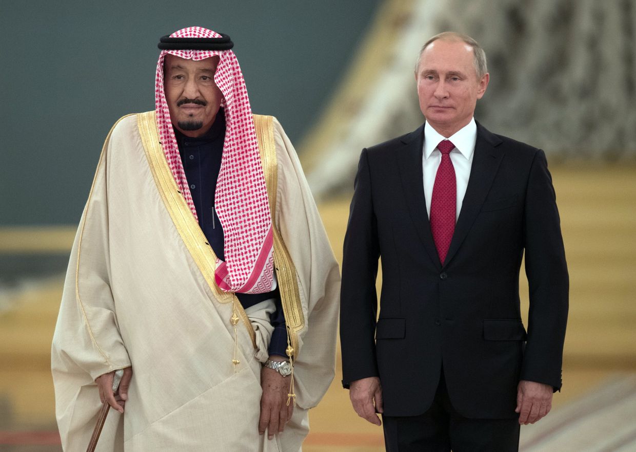Президент РФ Владимир Путин и король Саудовской Аравии Сальман Бен Абдель Азиз Аль Сауд Президент РФ Владимир Путин и король Саудовской Аравии Сальман Бен Абдель Азиз Аль Сауд