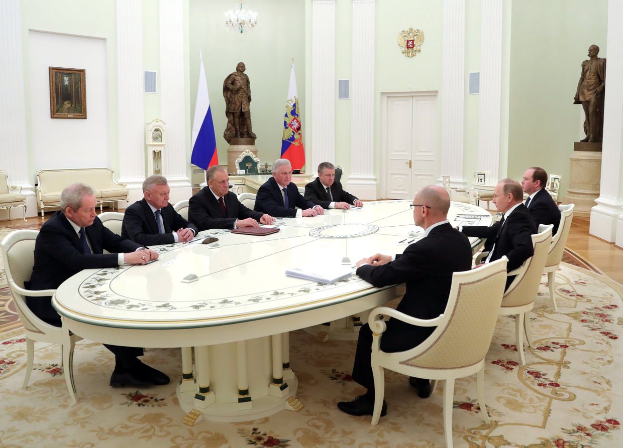 Президент РФ В. Путин встретился с бывшими руководителями ряда регионов