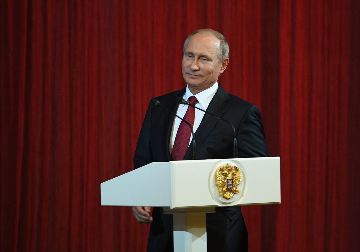 Президент РФ В. Путин посетил праздничный концерт по случаю Дня учителя