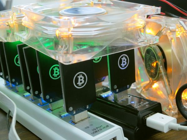 Майнер биткойнов