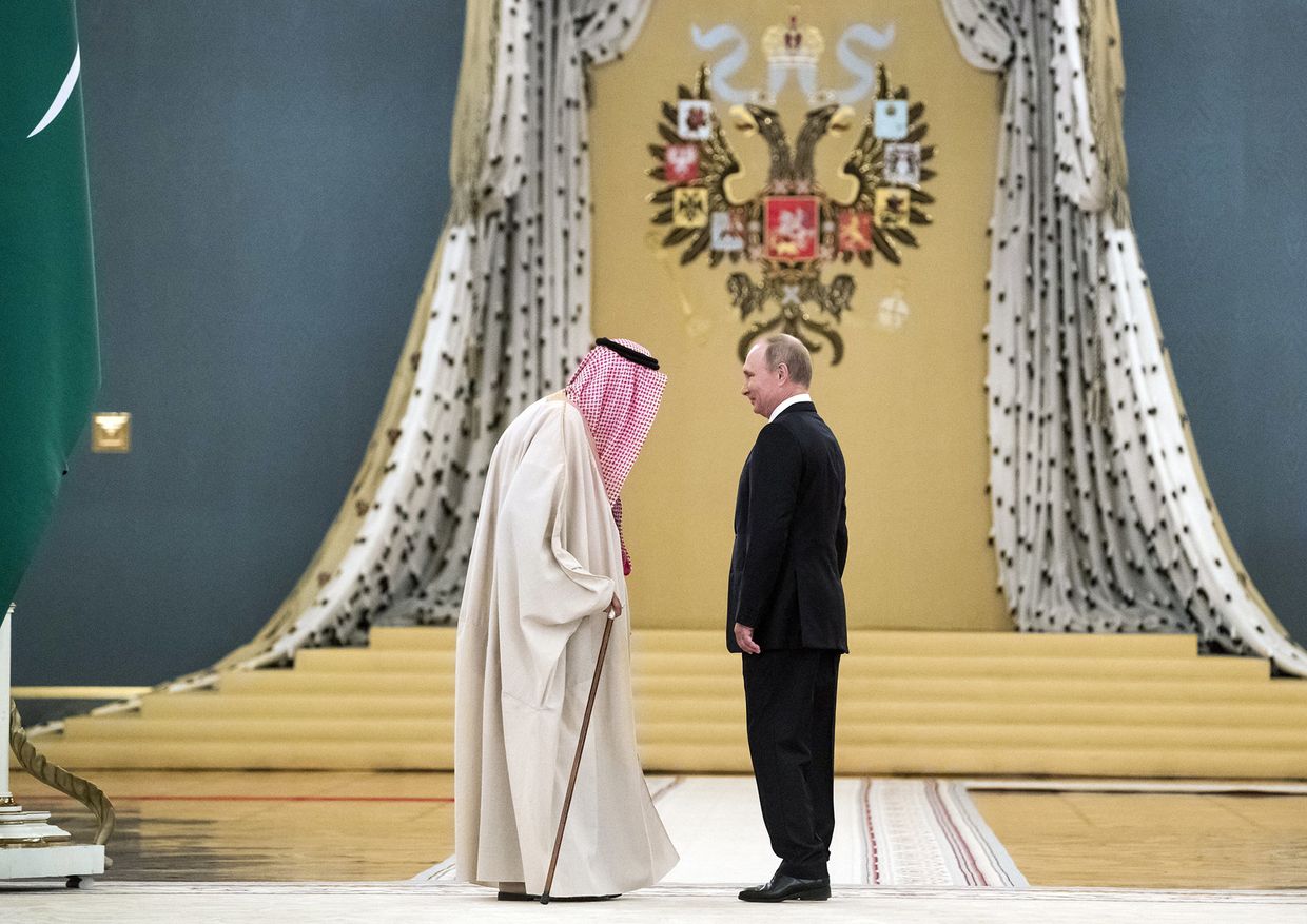 Президент РФ Владимир Путин и король Саудовской Аравии Сальман Бен Абдель Азиз Аль Сауд