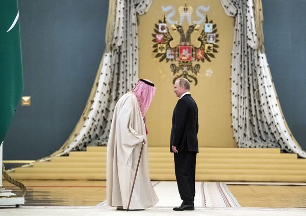 Президент РФ Владимир Путин и король Саудовской Аравии Сальман Бен Абдель Азиз Аль Сауд Президент РФ Владимир Путин и король Саудовской Аравии Сальман Бен Абдель Азиз Аль Сауд