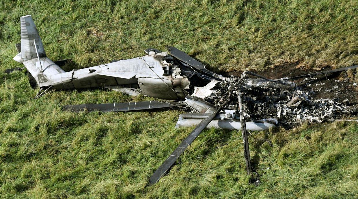 Последствия крушения транспортного вертолета США CH-53E в селе Хигаси на Окинаве в Японии