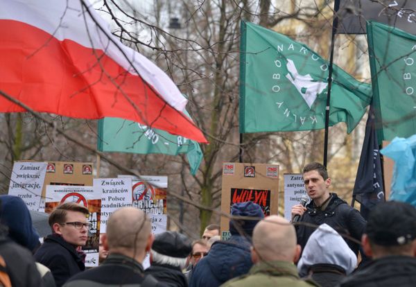 Участники митинга против возросшего числа украинских мигрантов в Варшаве. 18 марта 2017 года 
