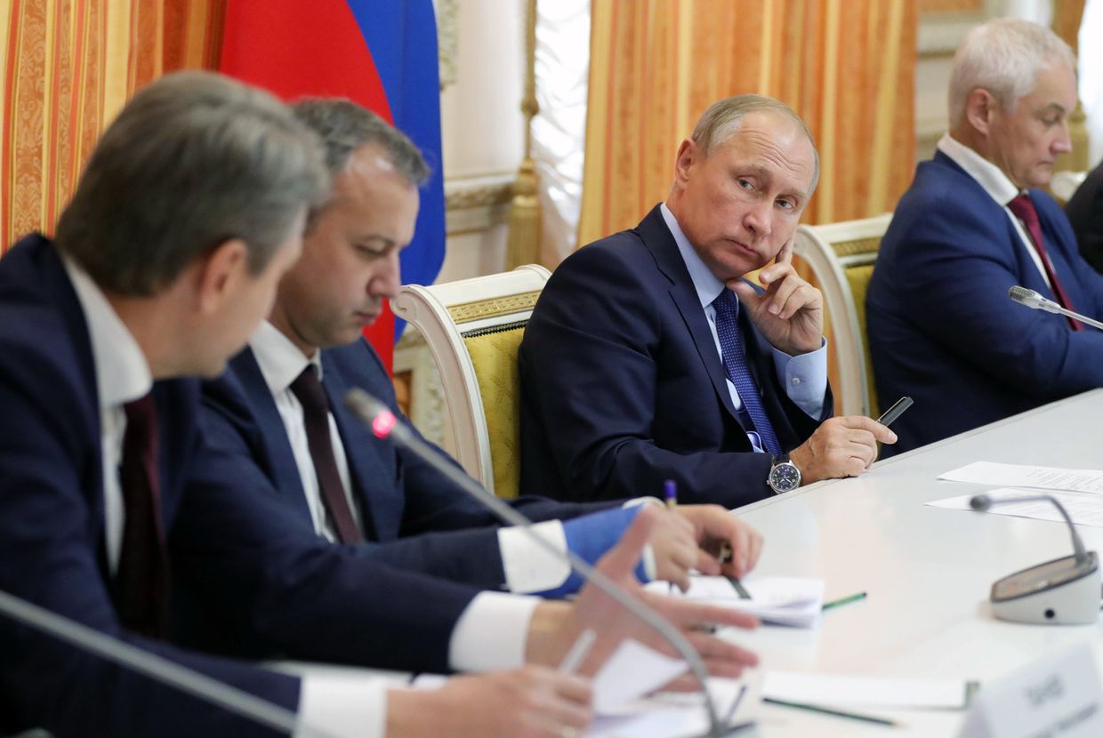 Президент РФ Владимир Путин на совещании по вопросам развития сельского хозяйства. 13 октября 2017