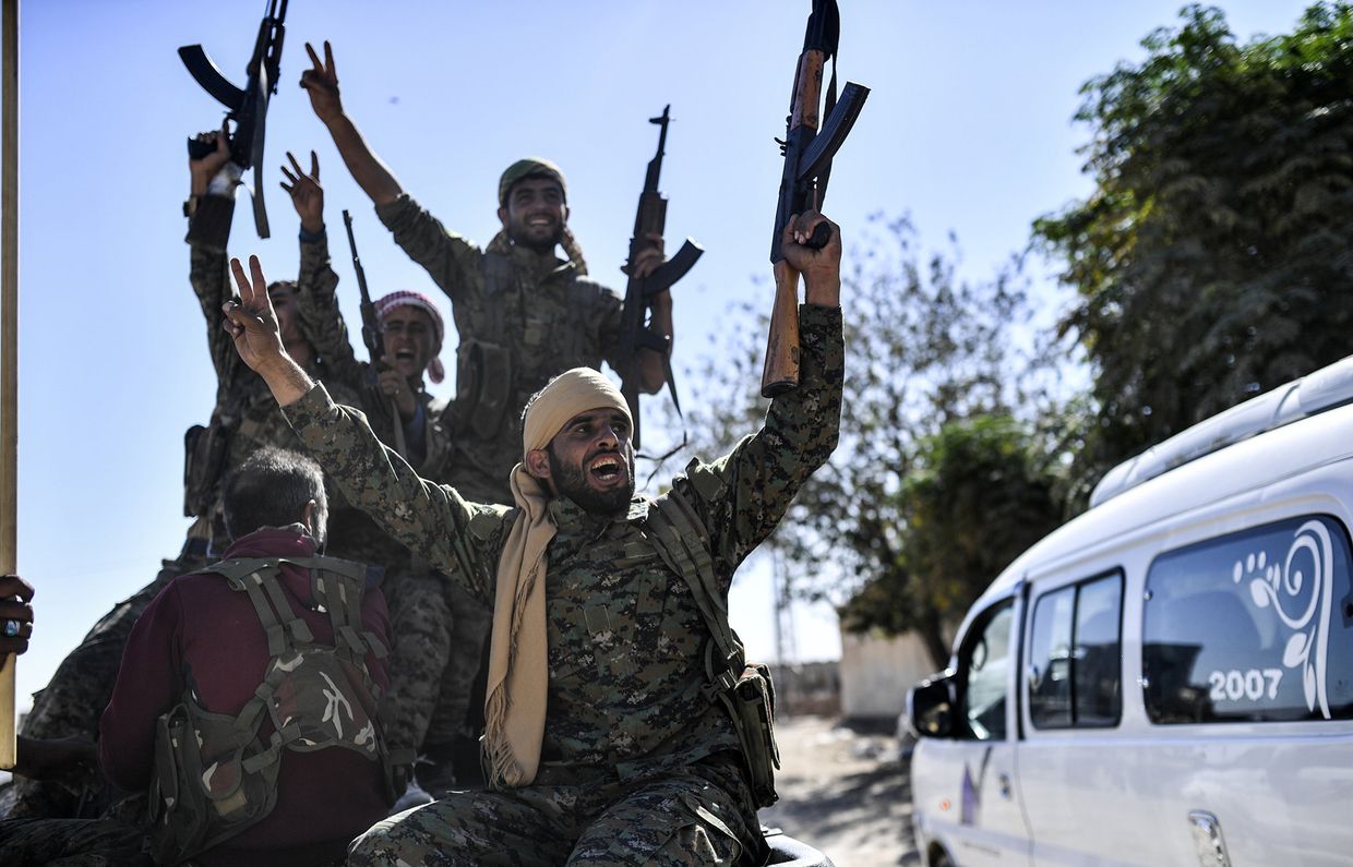 Боевики «сирийских демократических сил» в Ракке, Сирия Боевики «сирийских демократических сил» в Ракке, Сирия