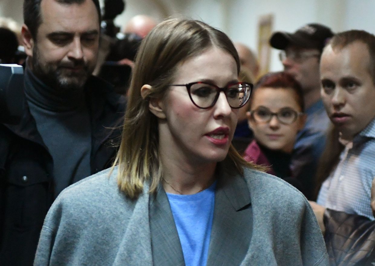 Рассмотрение ходатайства следствия о продлении срока домашнего ареста режиссеру К. Серебренникову