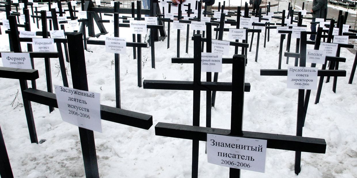Символическое кладбище в знак протеста против абортов в России