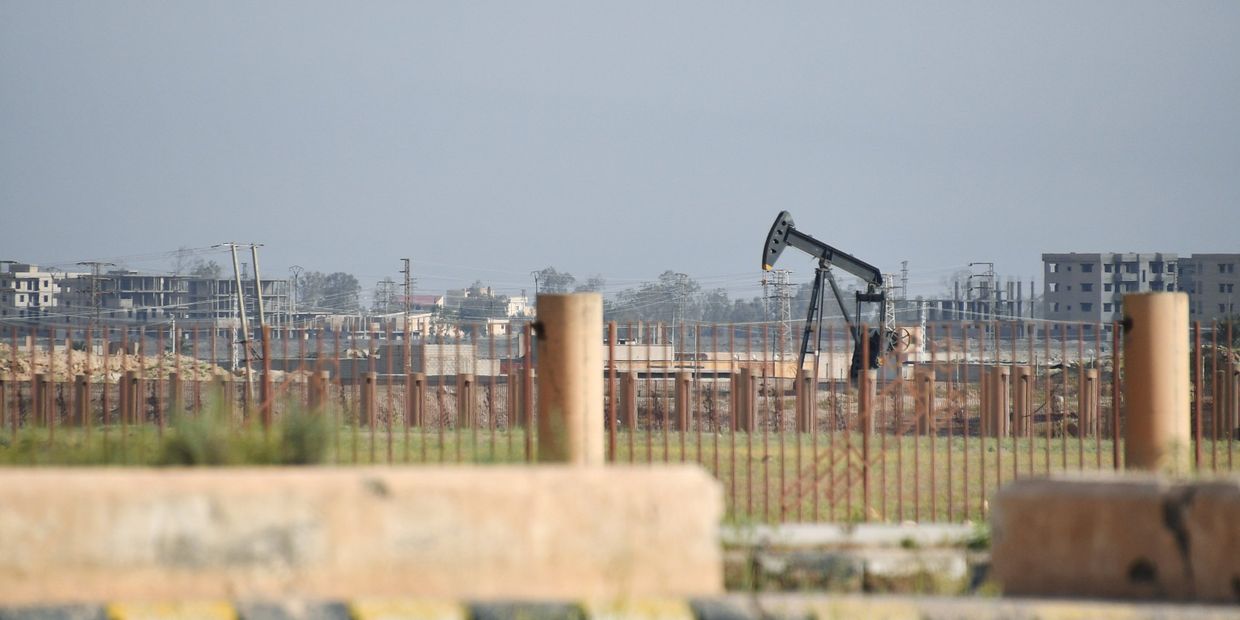 Нефтяная скважина на окраине Дейр-эз-Зора, Сирия
