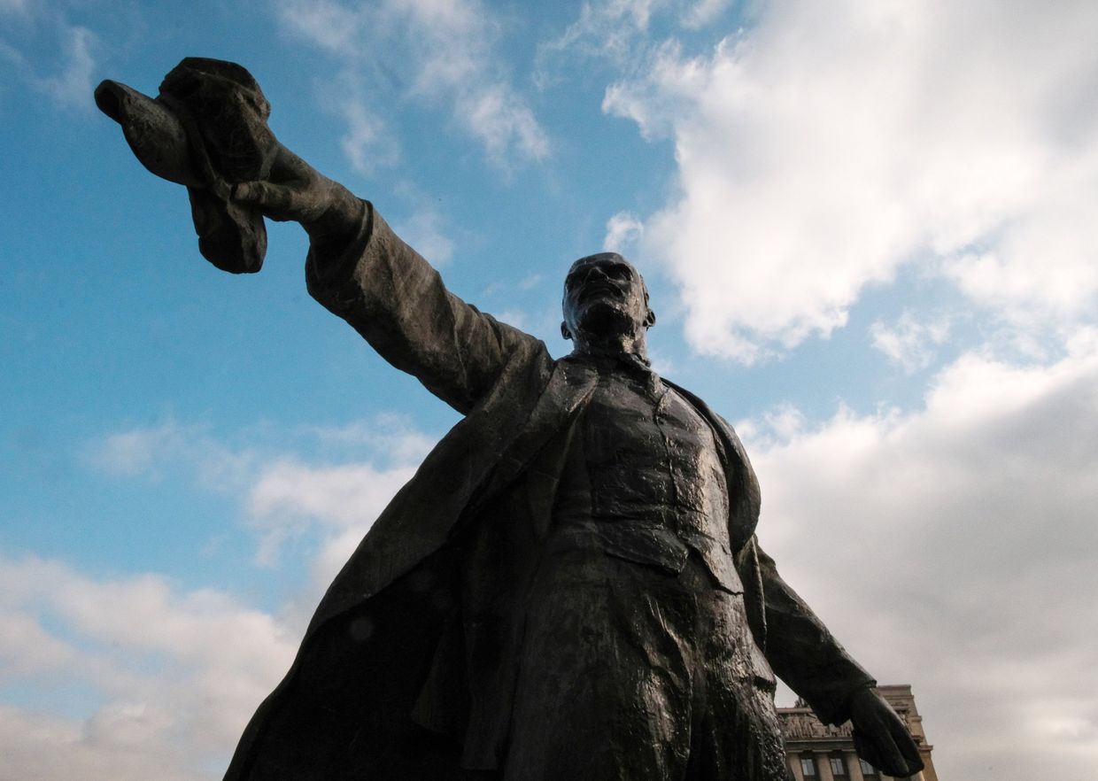 Мойка памятника В. И. Ленину на Московской площади в Санкт-Петербурге Мойка памятника В. И. Ленину на Московской площади в Санкт-Петербурге