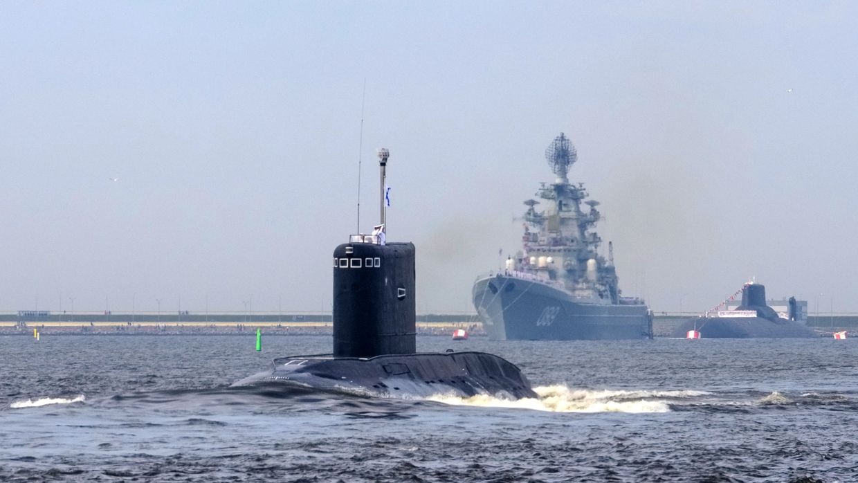 Генеральная репетиция военно-морского парада ко дню ВМФ в Кронштадте
