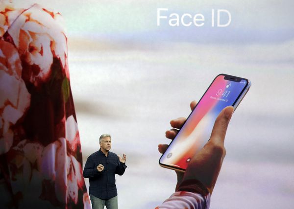 Презентация iPhone X в театре Стива Джобса в новом кампусе Apple
