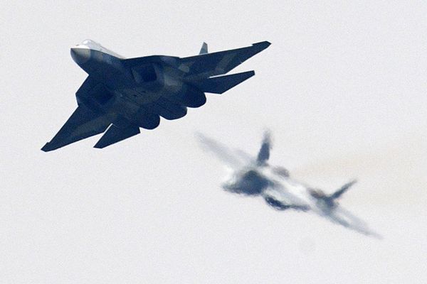 Российский многофункциональный истребитель пятого поколения Т-50 на МАКС-2017