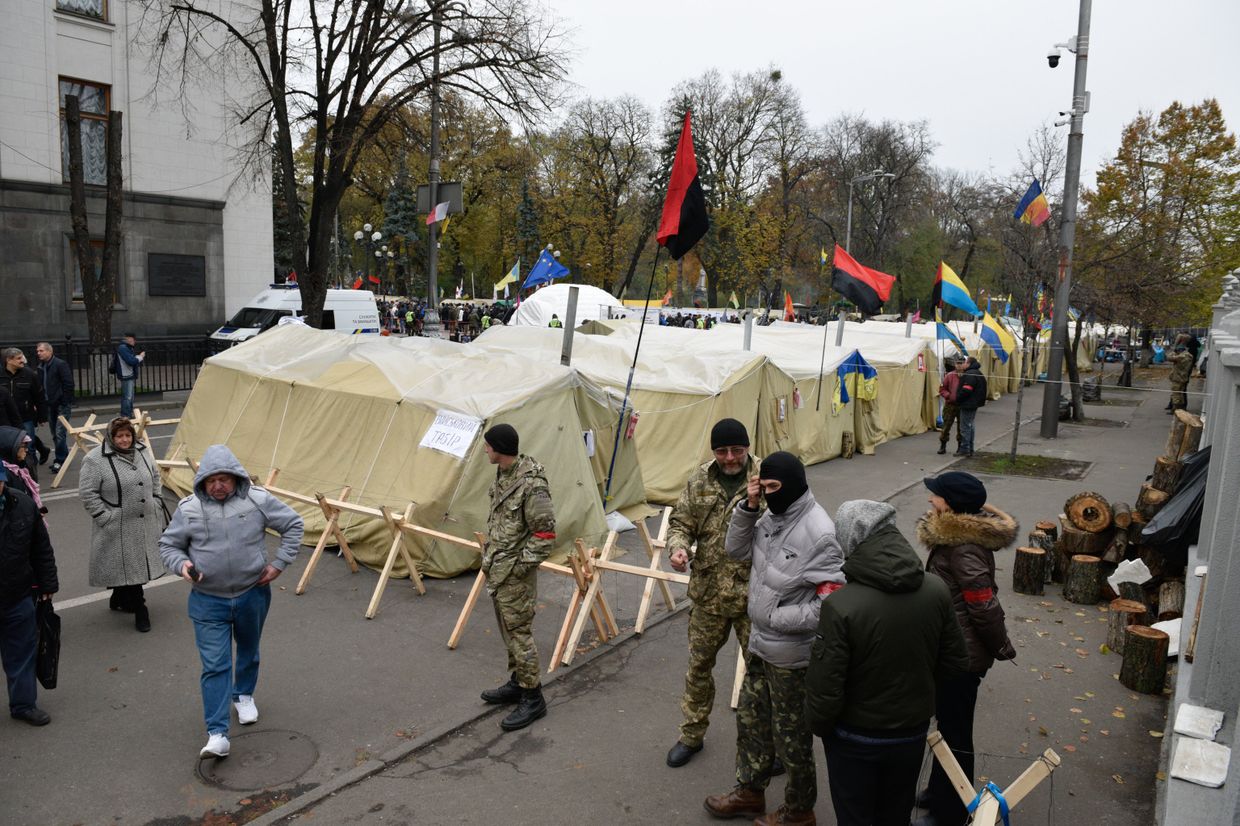 Палаточный городок участников веча у здания Верховной рады Украины в Киеве. 29 октября 2017