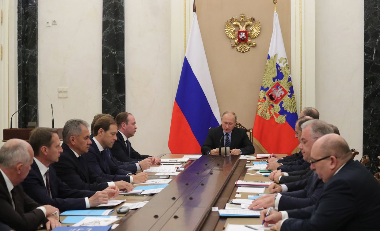 Президент РФ Владимир Путин проводит заседание комиссии по вопросам военно-технического сотрудничества России с иностранными государствами. 7 ноября 2017