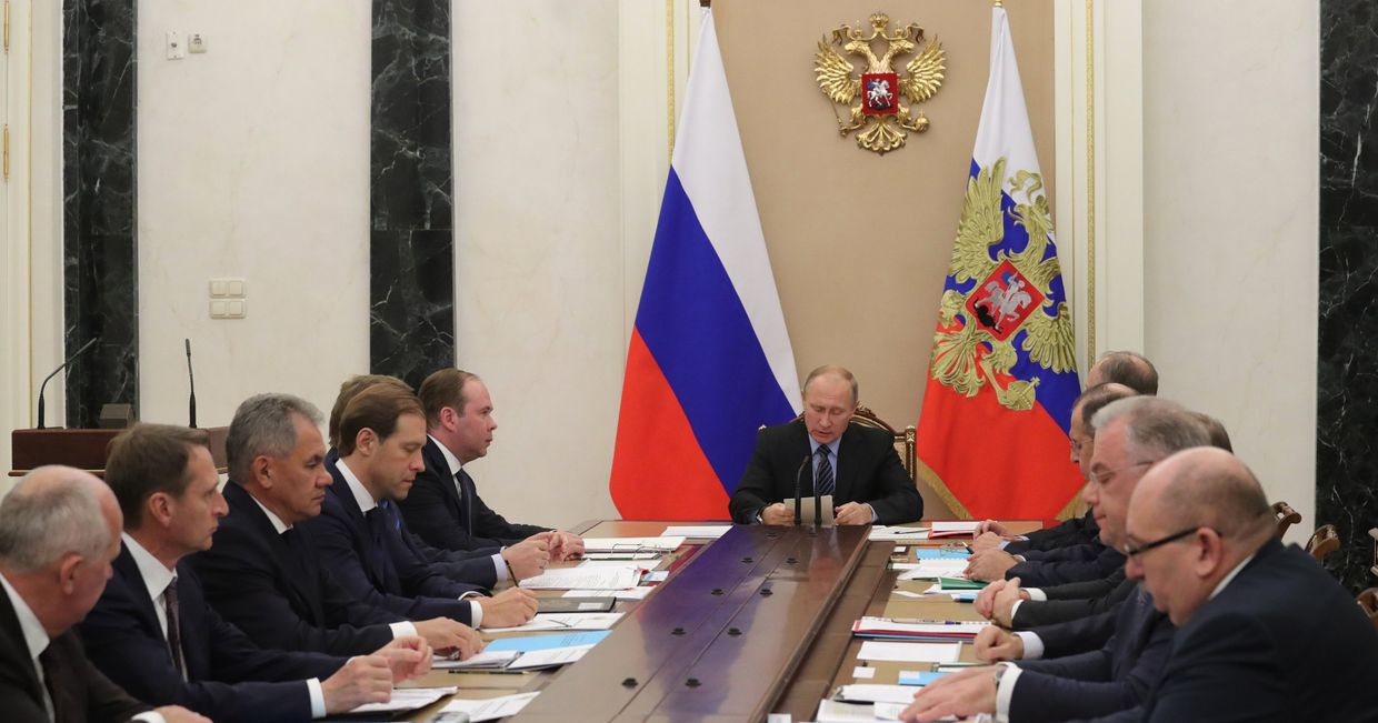 Президент РФ Владимир Путин проводит заседание комиссии по вопросам военно-технического сотрудничества России с иностранными государствами. 7 ноября 2017 Президент РФ Владимир Путин проводит заседание комиссии по вопросам военно-технического сотрудничества России с иностранными государствами. 7 ноября 2017