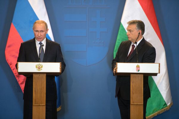 Президент РФ Владимир Путин и премьер-министр Венгрии Виктор Орбан во время совместной пресс-конференции по итогам встречи в Будапеште. 2 февраля 2017 года 
