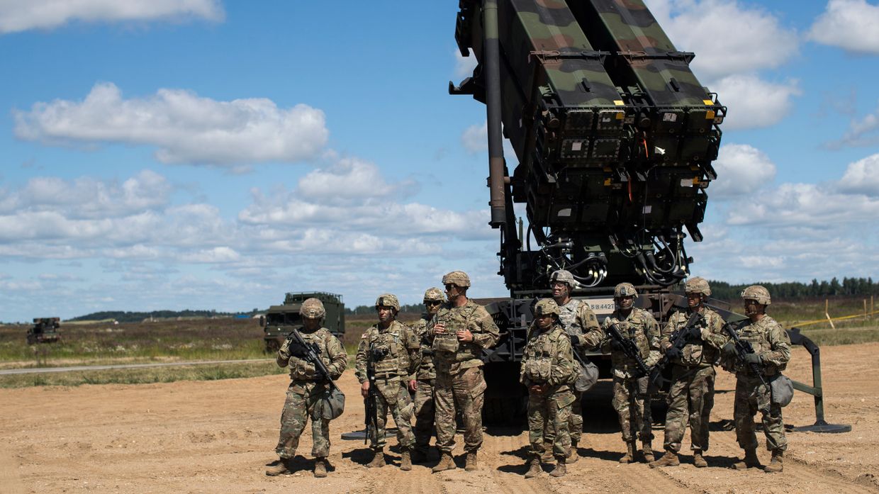 Американский ракетный комплекс Patriot во время учений НАТО в Литве Американский ракетный комплекс Patriot во время учений НАТО в Литве