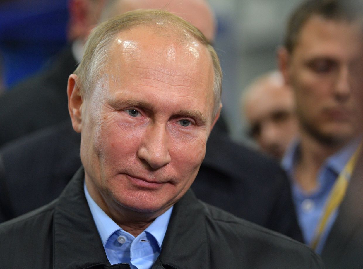 Владимир Путин во время общения с рабочими Челябинского компрессорного завода (ЧКЗ). 9 ноября 2017