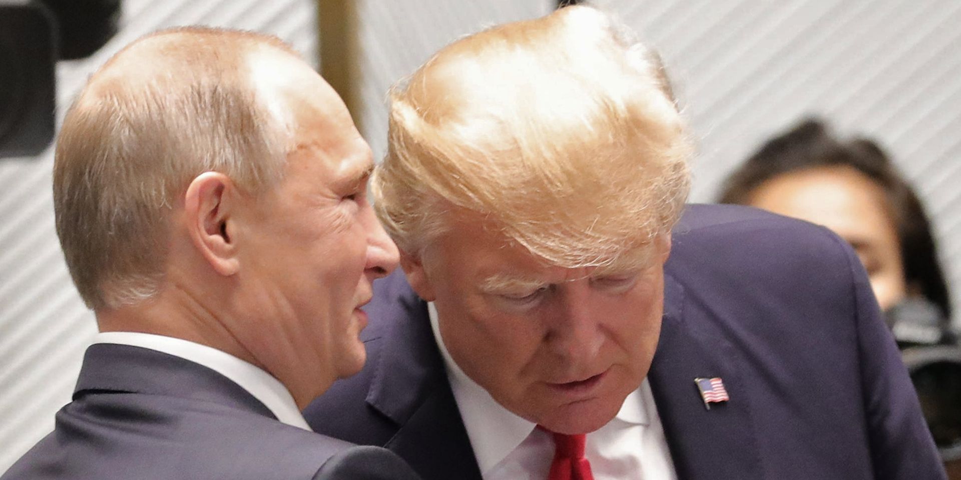 Президент РФ Владимир Путин и президент США Дональд Трамп перед рабочим заседанием лидеров экономик форума Азиатско-Тихоокеанского экономического сотрудничества. 11 ноября 2017 - ИноСМИ, 1920, 15.11.2024