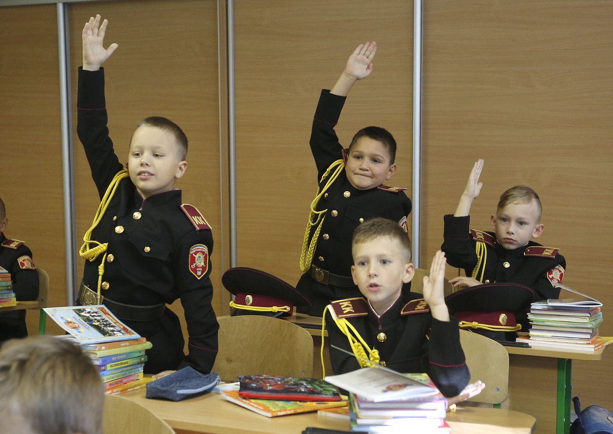 Кадеты на занятиях в лицее в Киеве
