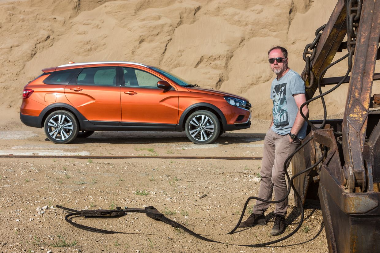 АвтоВАЗ представил универсалы Lada Vesta SW и Lada Vesta SW Cross
