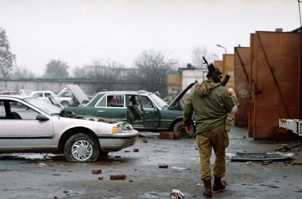 Бойцы войска МВД РФ в городе Грозный, 1995 год