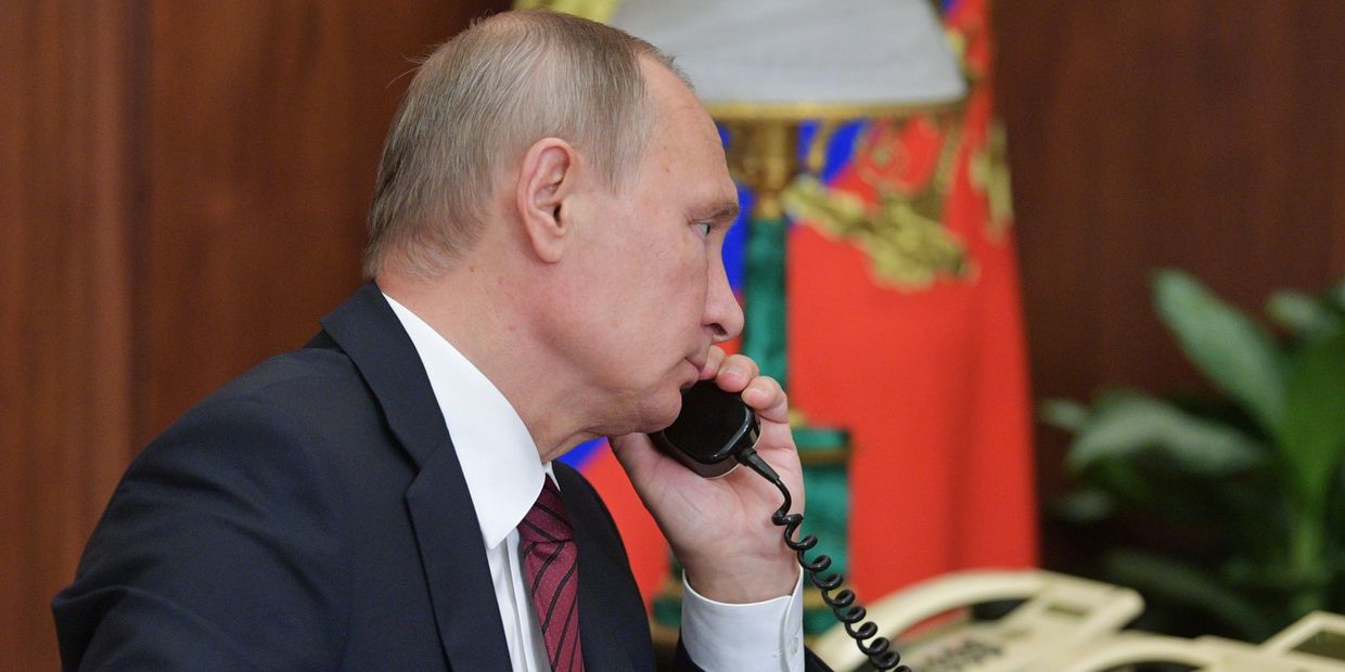 Президент РФ В. Путин провел телефонный разговор с главами ДНР А. Захарченко и ЛНР И. Плотницким Президент РФ В. Путин провел телефонный разговор с главами ДНР А. Захарченко и ЛНР И. Плотницким