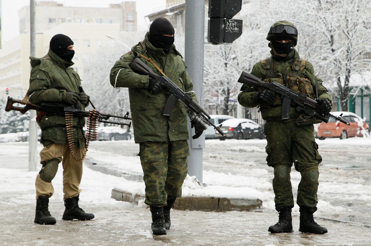 Военные в Луганске