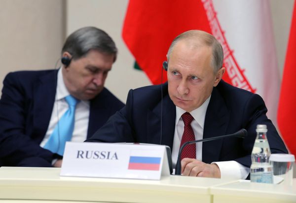 Владимир Путин во время встречи с президентом Ирана Хасаном Рухани и президентом Турции Реджепом Тайипом Эрдоганом. 22 ноября 2017
