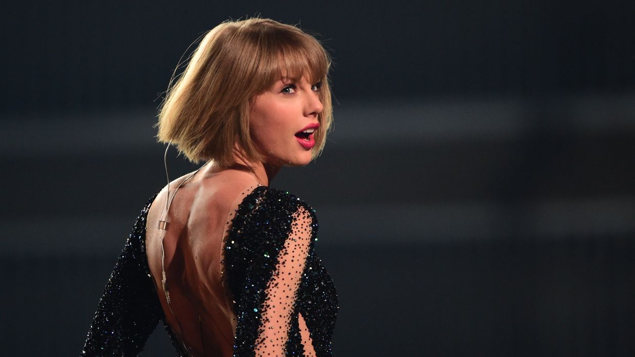 Певица Тейлор Свифт на церемонии вручения премии Grammy Music Awards в Лос-Анджелесе