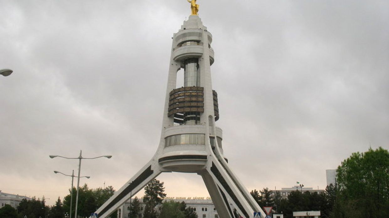 Монумент Туркменбаши в Ашхабаде