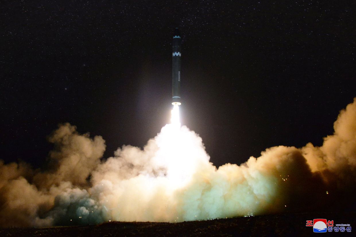 Запуск межконтинентальной баллистической ракеты Hwasong-15 в КНДР. 30 ноября 2017